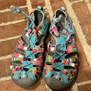 NWOT Sz 4 Keen sandals aqua pink gray